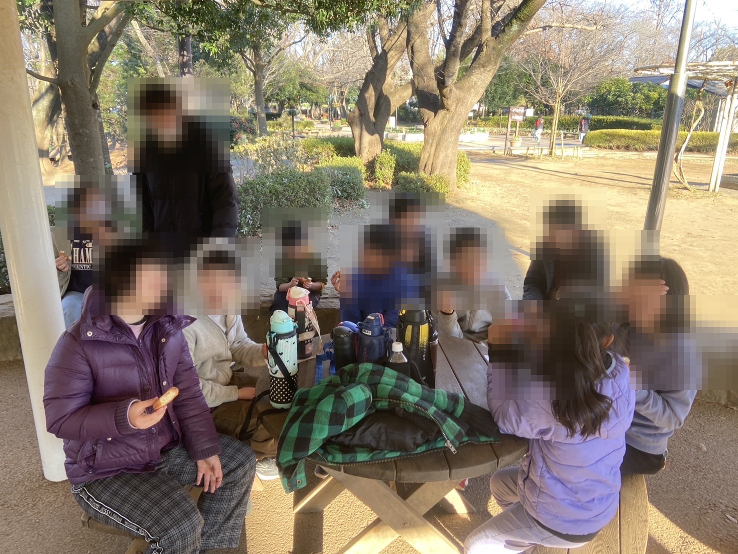屋外でのおやつ・交流タイム